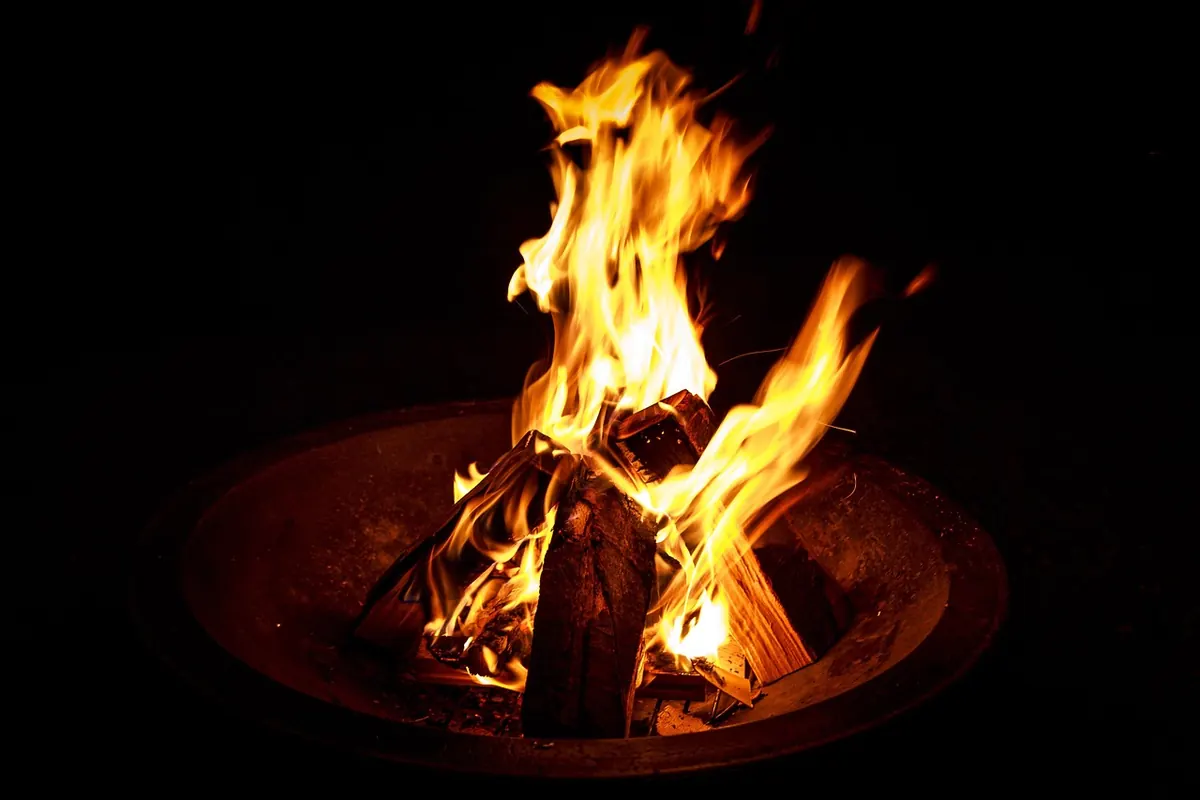 Fire Pit vs Chiminea: Which Is Better for a Small UK Garden?